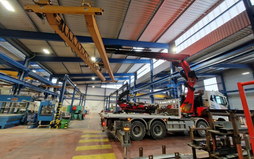 Manutention d’un pont roulant dans les locaux de l’usine Rouby